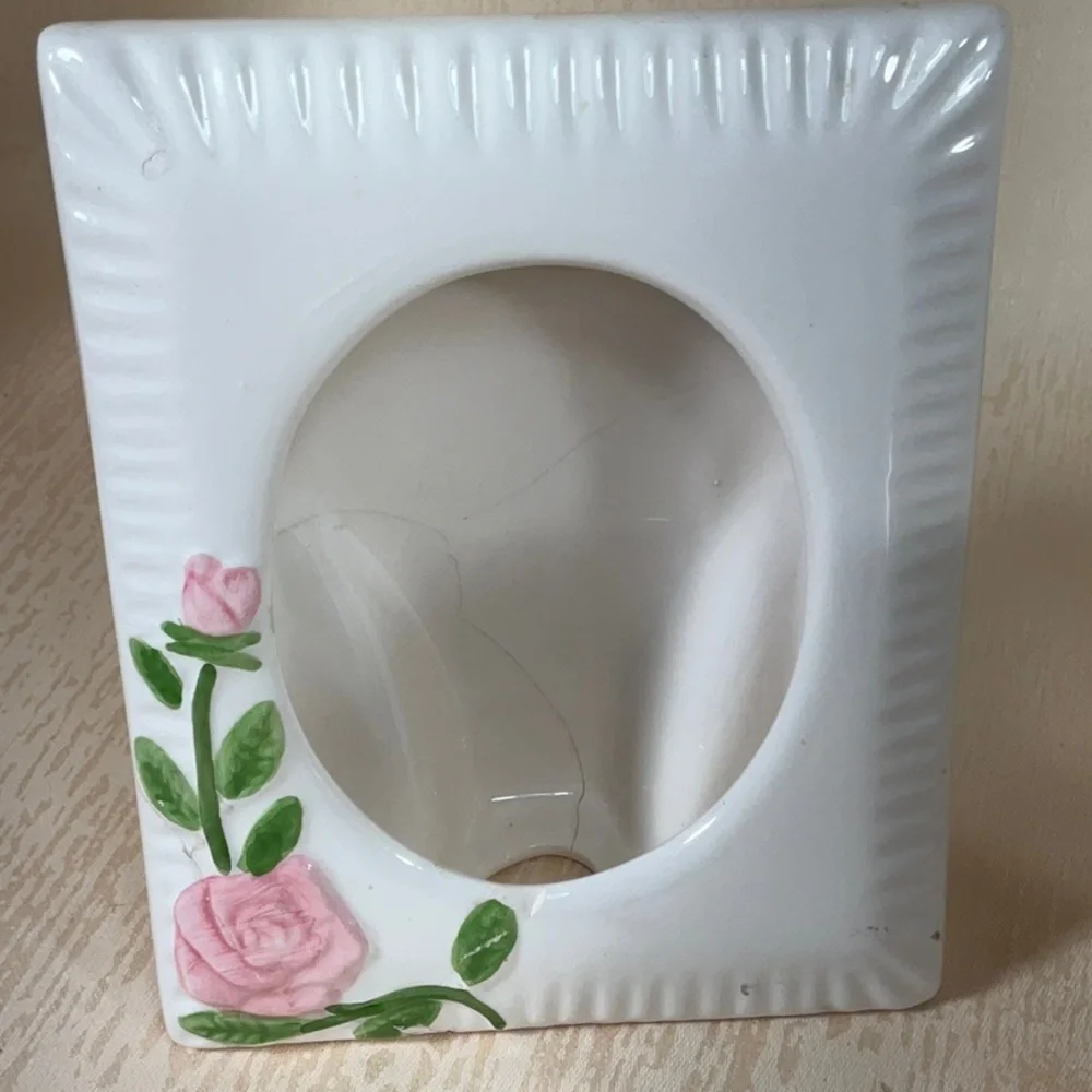 Vintage Floral Ceramic Vase and Frames Butterflies and Flowers - Picture 9 of 16